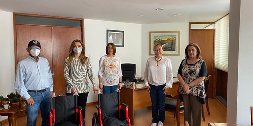 DIF Estatal entrega sillas de ruedas a través de la campaña “Ayuda más Donado que Tirado”