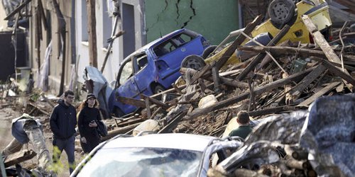 Víctimas mortales y decenas de heridos por un tornado en el sureste de República Checa