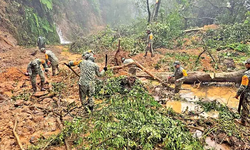 Despejan los caminos dañados a contrarreloj.