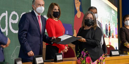 Reconocen labor de las maestras y maestros potosinos