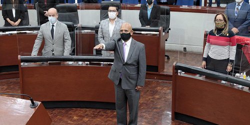 Alejandro Leal Tovías rinde protesta como vicepresidente de la JUCOPO en el Congreso del Estado