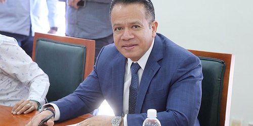 Presidente del Congreso ve positiva estrategia económica del gobernador