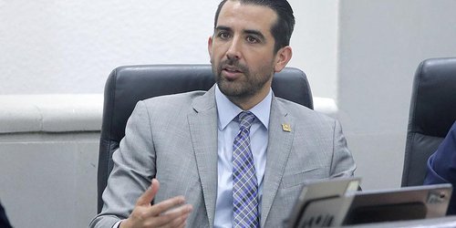 Aprueban reformas a la ley para que se establezcan en los planes de desarrollo estatal y municipales, el fortalecimiento a la familia