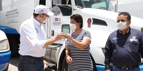 Ayuntamiento capitalino da en comodato camiones de basura a seis municipios