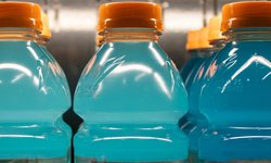 Diputados proponen imponer impuesto a electrolitos como si fueran refrescos