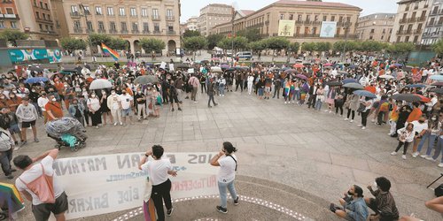 Detienen a 3 por asesinato de joven homosexual en España