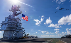 EU divulga las primeras imágenes del portaaviones Gerald Ford en el Atlántico; la misión elimina "narcoterroristas", asegura.