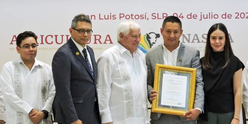 Estado y Federación entregan premio de Sanidad Vegetal en SLP