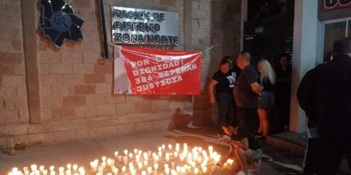 Familiares de cuerpos hallados en crematorio Plenitud en Ciudad Juárez realizan vigilia