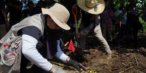 La existencia de fosas clandestinas en Guanajuato.