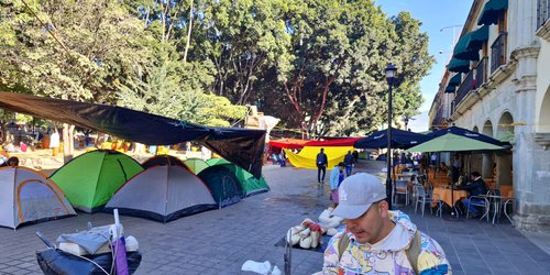 CNTE toma casetas y centros comerciales en Oaxaca por paro nacional