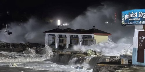 Huracán ‘Erick’ arrasa en Puerto Escondido: Destruye restaurantes y deja deslaves en Oaxaca