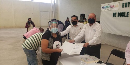 Entrega Gobierno del Estado 54 trámites de doble nacionalidad en Matehuala