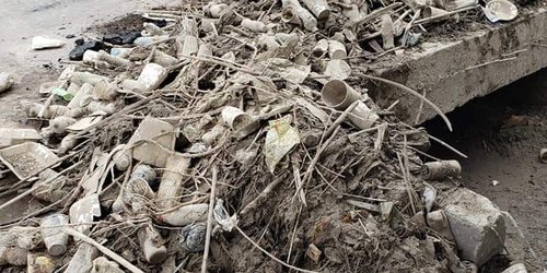 Limpian canalitos y sacan gran cantidad de basura