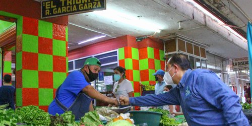 FJ Rico de gira por Valles recorre el mercado Constitución