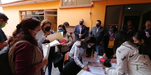 Maestros acusados de copiar piden a la SEP que lo demuestren o se disculpen