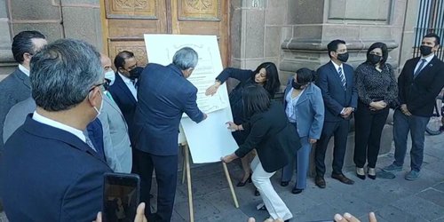 Colocan Bando Solemne que anuncia a Ricardo Gallardo como Gobernador