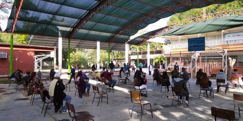 Sin incidencias comenzó jornada de vacunación a sector educativo