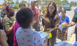 La presidenta del DIF Karina Quintero y restauranteros entregaron lonches en el Hospital