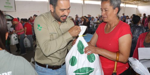 Familias de Villa de Ramos reciben becas alimentarias