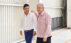 López Obrador y Ricardo Gallardo evalúan avance del IMSS-Bienestar