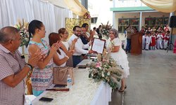 Reconocen a 4 maestros por 40 años de servicio en la primaria Josefa Ortiz