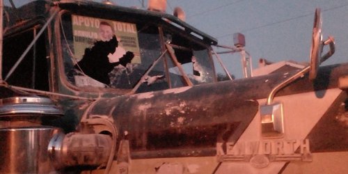 No les dan obra, y camioneros de la CTM destrozan vehículos del STIAT