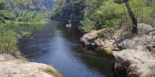 Inspecciona SEGAM contaminación del agua en el río Gallinas en Aquismón