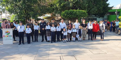 Arnulfo Urbiola y Karina Quintero reconocen a alumnos destacados del Instituto Luis Gonzaga Urbina