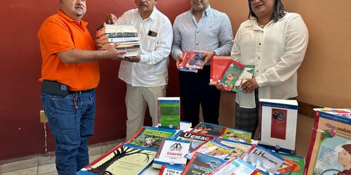 Entregan cuatro mil libros a ocho bibliotecas de la región media