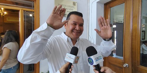 Alcalde Urbiola ofrece tres terrenos para construir lienzo charro en Rioverde