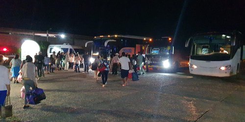 Llevan a pasear a la playa de Tampico a 250 adultos y adultas mayores