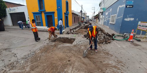Cierran calle Gama, entre 5 de mayo e Iturbide por conexión de línea central
