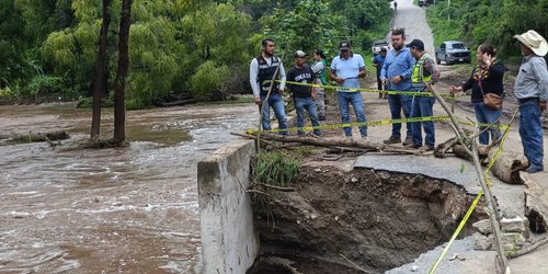 Por lluvias, hay daño severo a puente El Carcaol, San Sebastián incomunicado, y San Diego lleno de agua