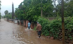 Desborda presa San Diego, e inunda calles y casas