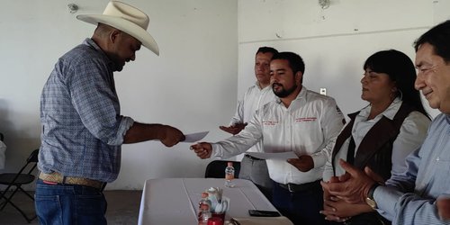 Reconocen a camioneros por años de labor en el sindicato de transportistas STIAT