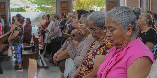 Celebran misa por Día del Adulto Mayor