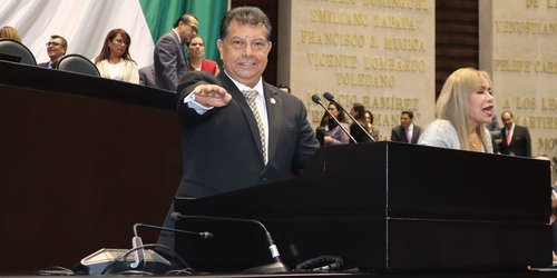 Oscar Bautista toma protesta como Diputado Federal