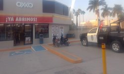 Atracan Oxxo de la colonia San Miguel