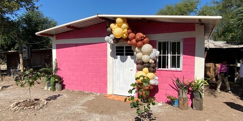 Rodolfo Loredo Hernández entrega vivienda a la familia Hernández Quintero