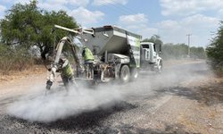 Gobierno del Estado bacheo camino a San Francisco