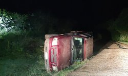 Aparatosa volcadura sin lesionados en San Ciro de Acosta