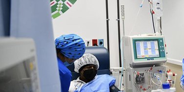 Clínica de hemodiálisis de Cerritos continúa en operación y brinda atención gratuita