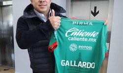 Ricardo Gallardo recibe la nueva "piel" del Atlético San Luis