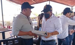 Alcalde Urbiola recibió al Gobernador Gallardo en Congreso Charro