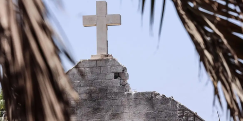 Condena internacional por el ataque de Israel a una iglesia católica en Gaza