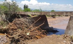 Continúa cerrado puente de Ojo de Agua de San Juan