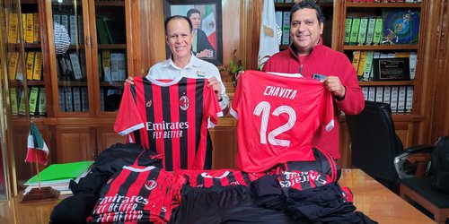 Dotan de uniformes a la liga de futbol de la secundaria Técnica 38
