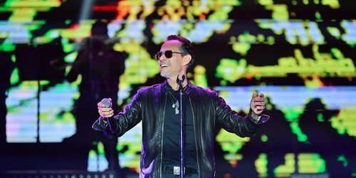 Enciende Marc Anthony un abarrotado teatro del pueblo en la Fenapo