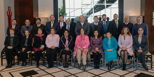 Gobernador se reúne con integrantes del STJE